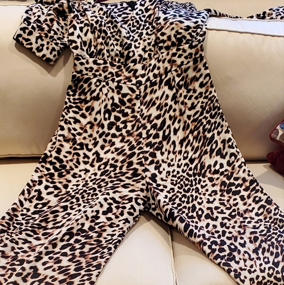 BCBGMAXAZRIA JUMPSUIT SZ M - Picture 4 of 6